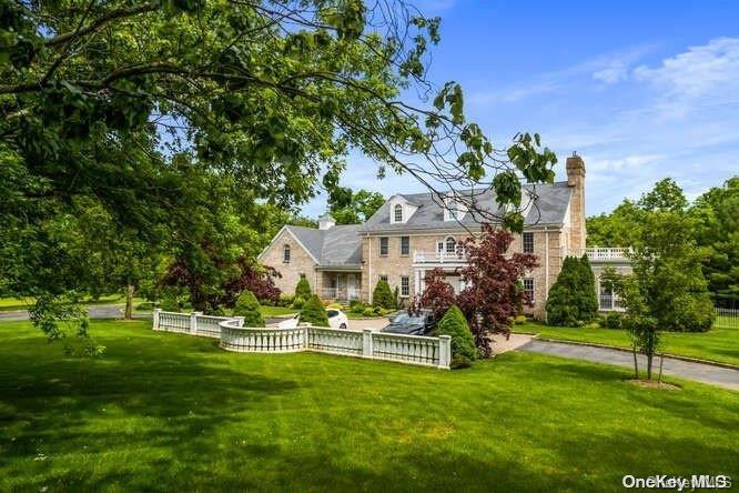 2 Colonial Drive, Upper Brookville