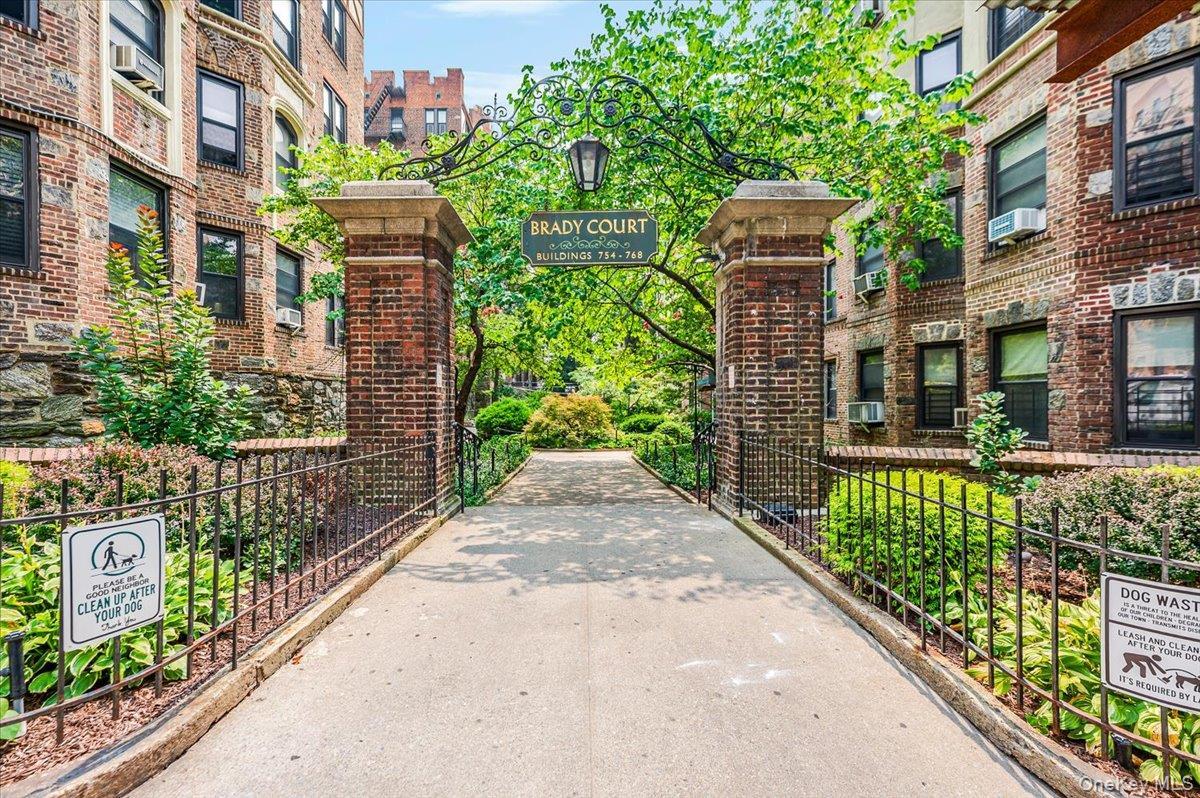758 Brady Ave Unit: 214, Bronx