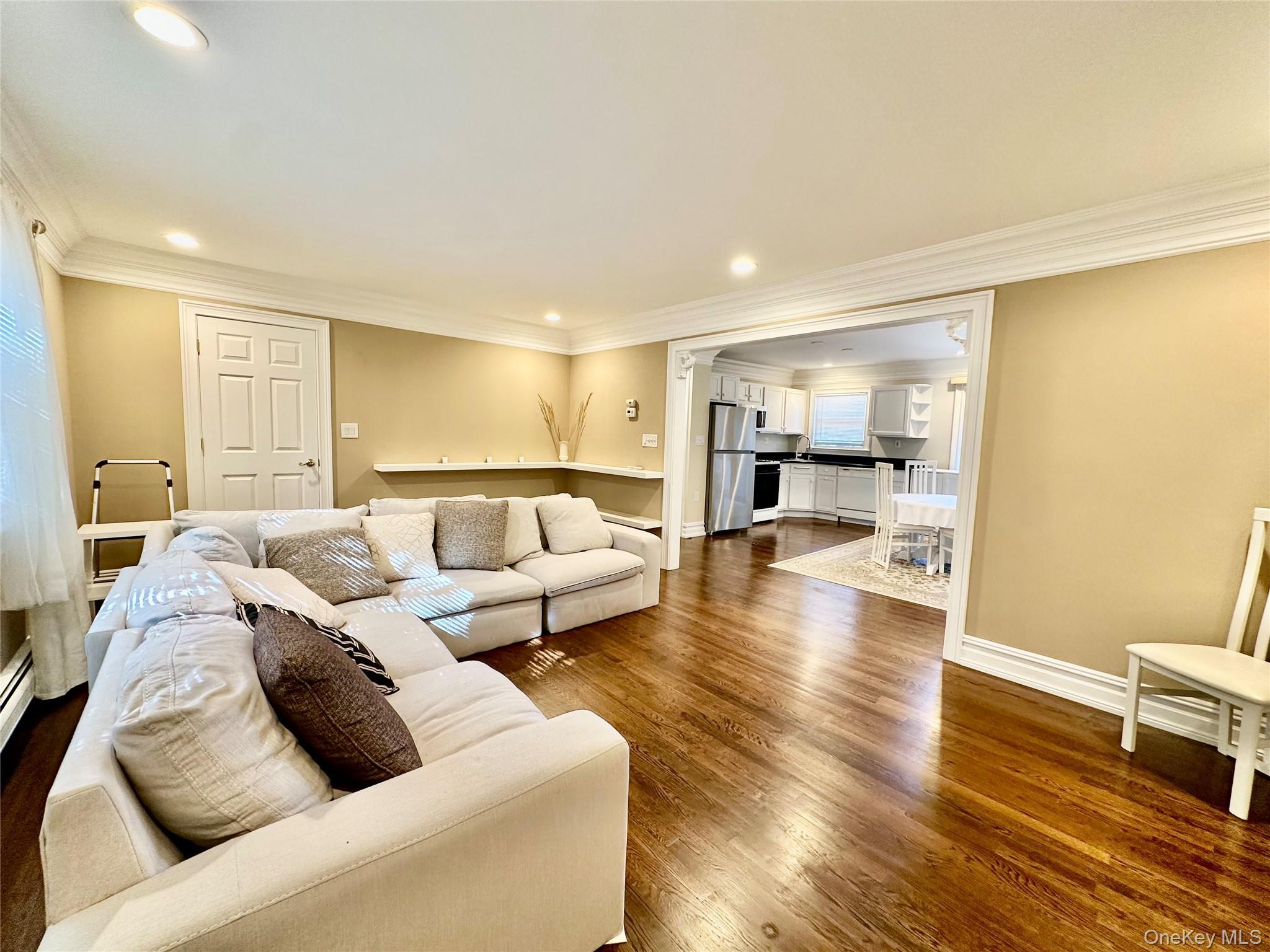 2 Oxford Court Unit: 8012 thumbnail 6