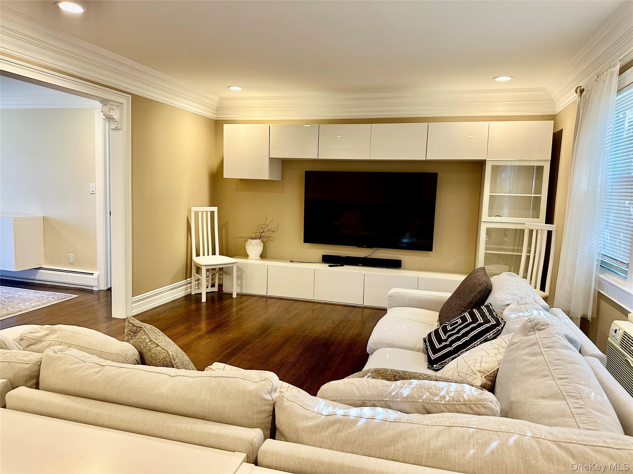 2 Oxford Court Unit: 8012 thumbnail 5