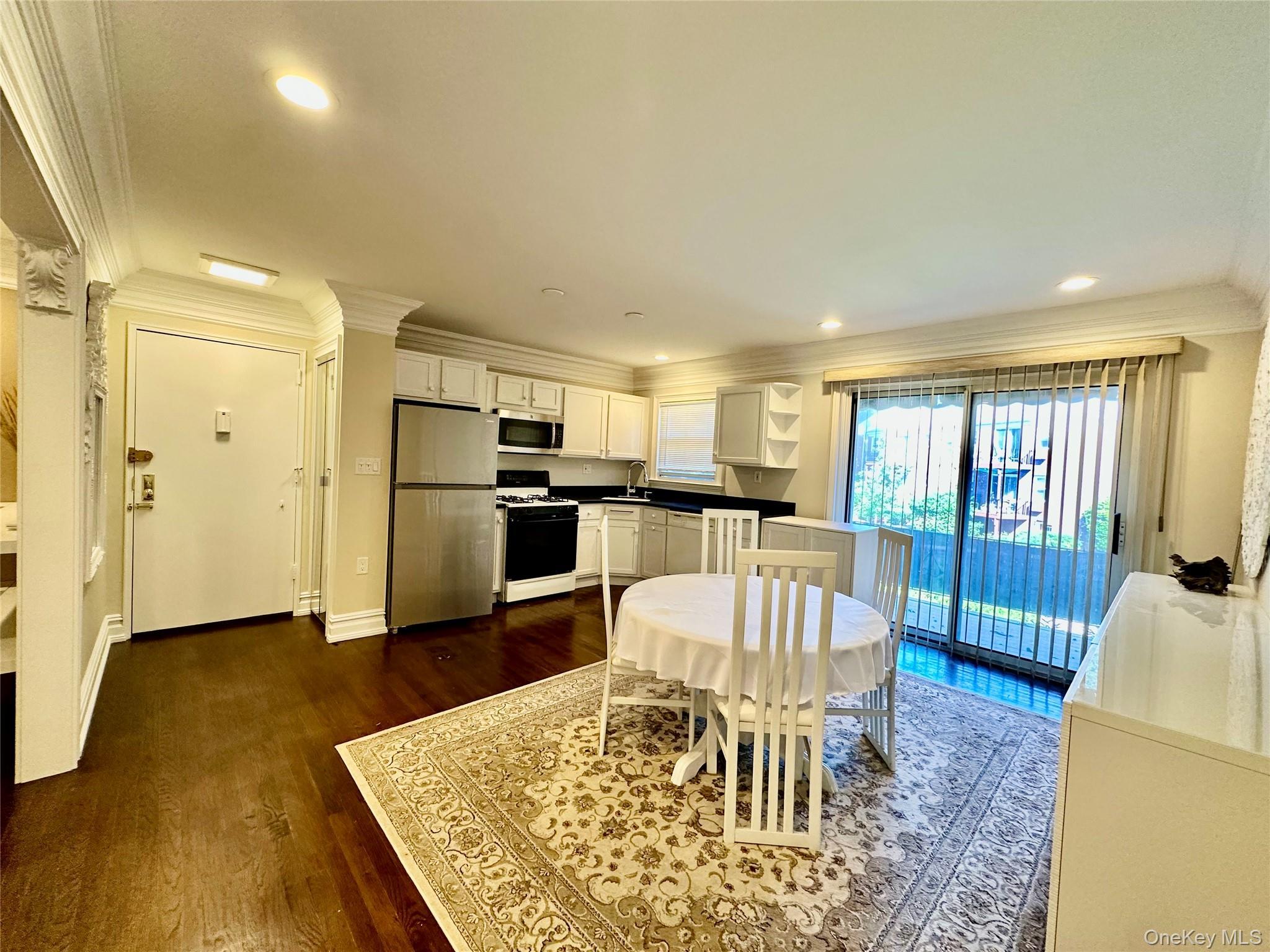 2 Oxford Court Unit: 8012, Suffern