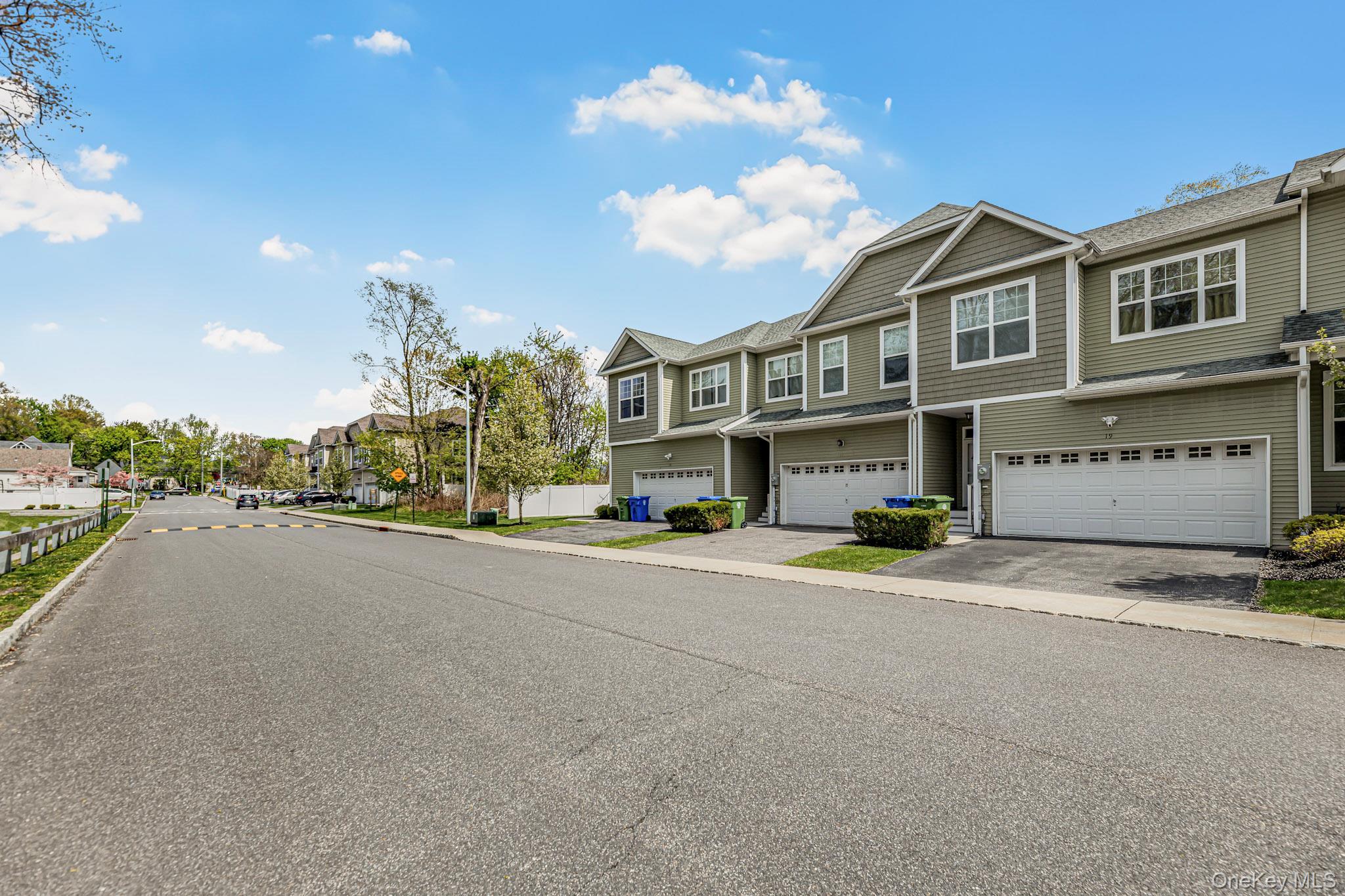 19 Magnolia Park Road, Middletown