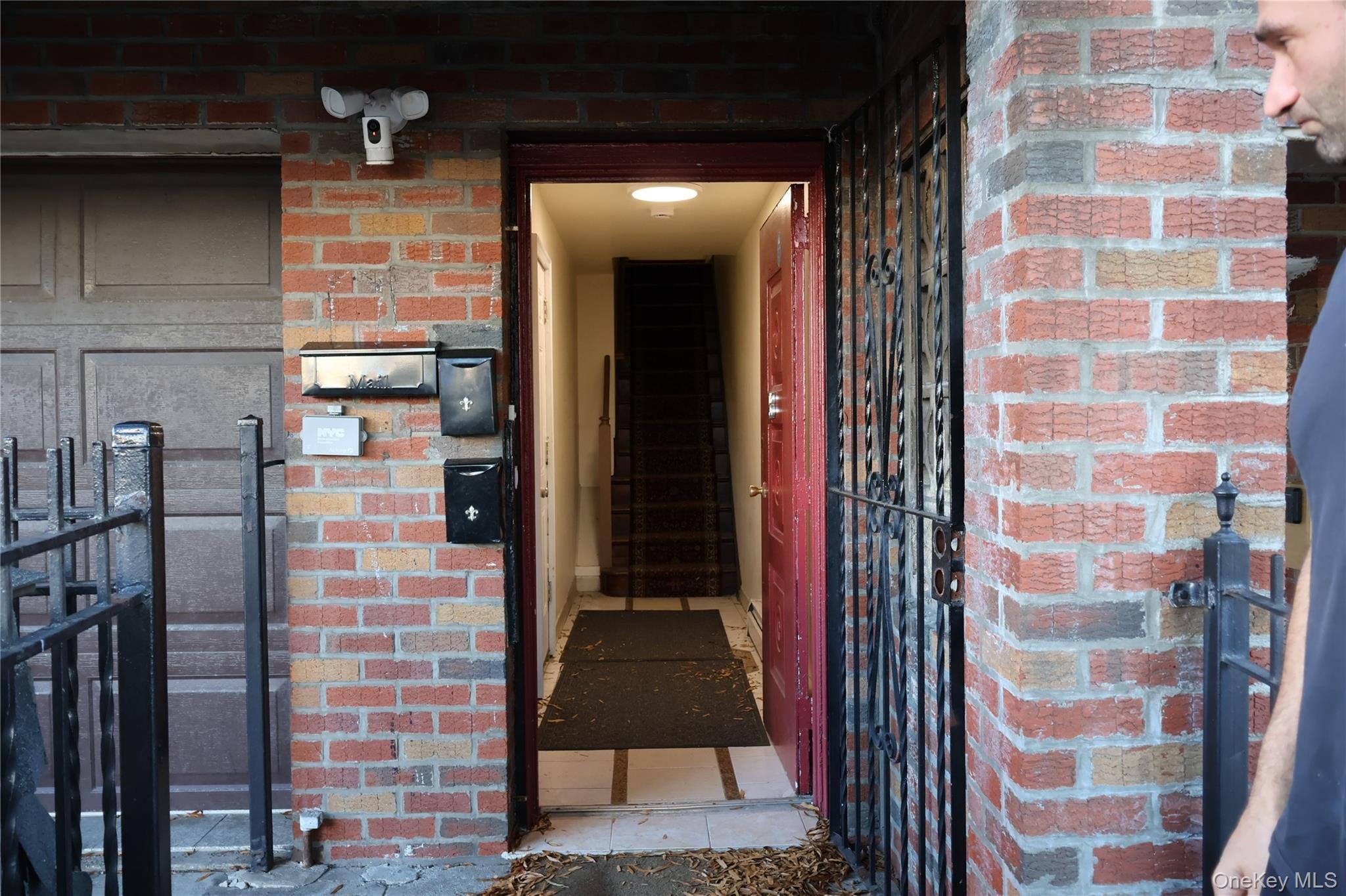 858 Morris Park Avenue thumbnail 3