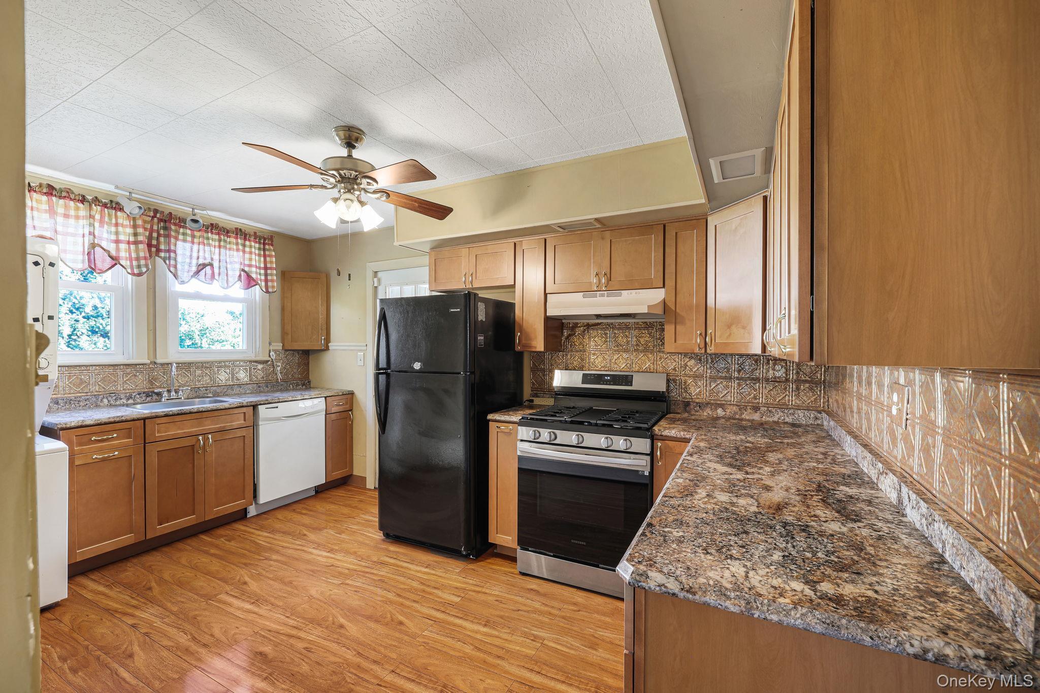 245 Quassaick Avenue thumbnail 14
