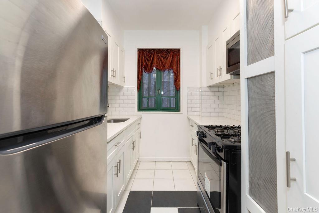 1970 E Tremont Avenue Unit: 1C thumbnail 7