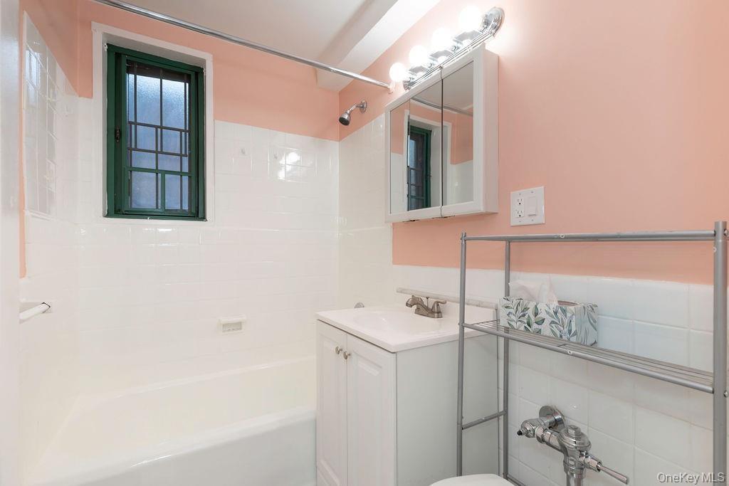 1970 E Tremont Avenue Unit: 1C thumbnail 15