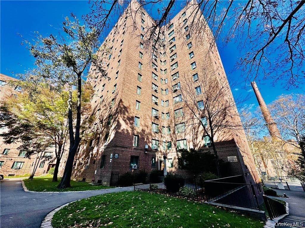 1970 E Tremont Avenue Unit: 1C thumbnail 17