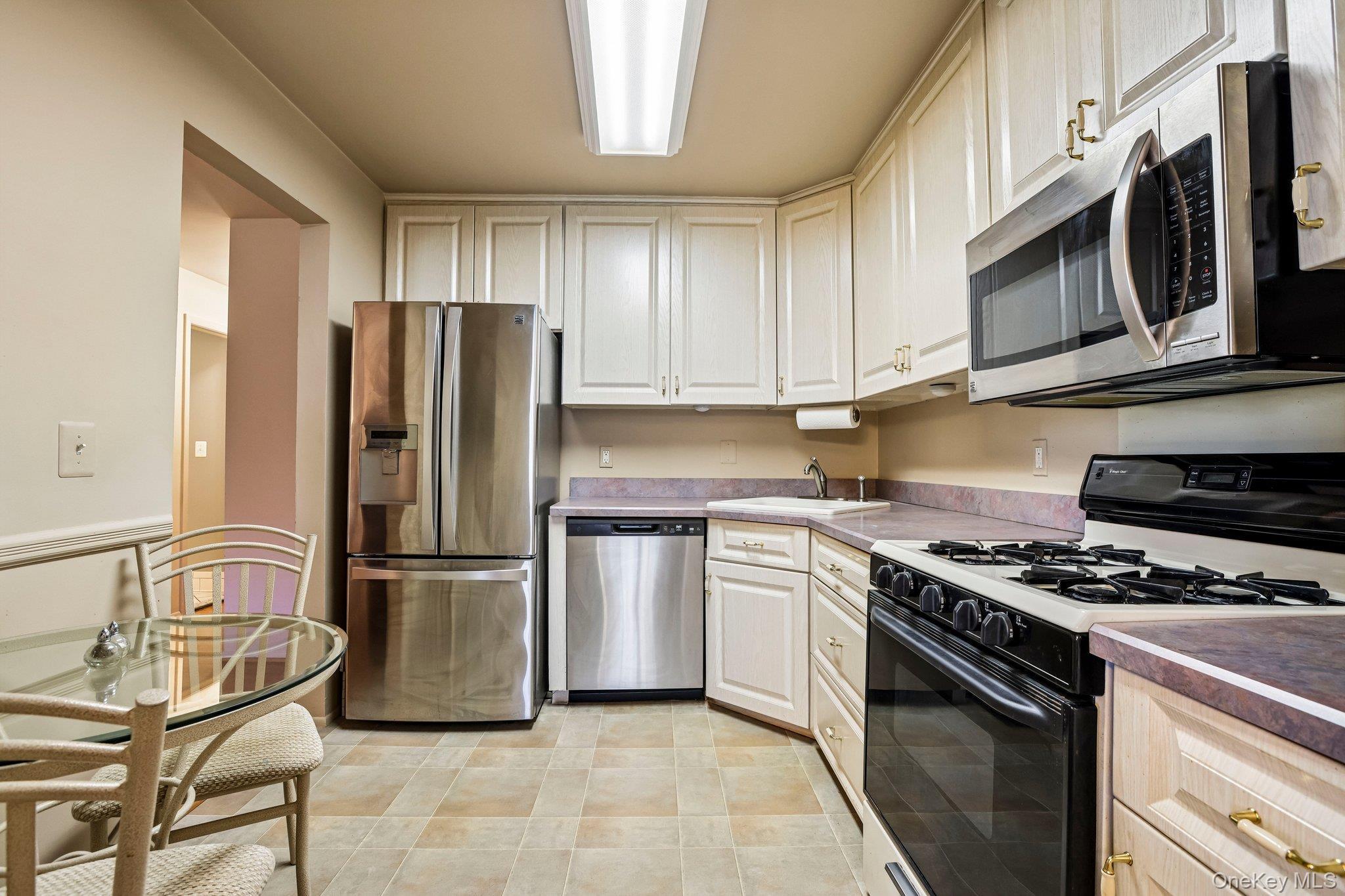 196 Parkside Drive Unit: 196 thumbnail 9