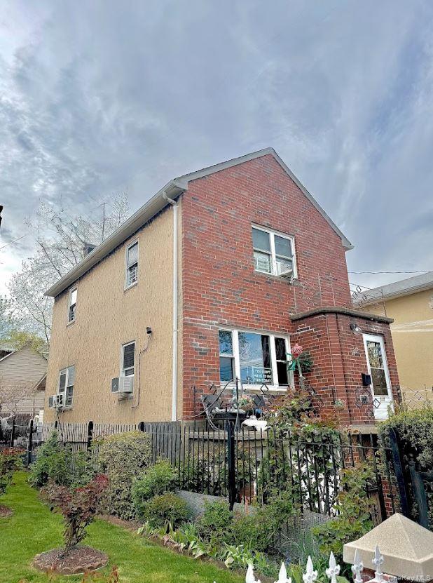 2719 Hering Avenue thumbnail 17