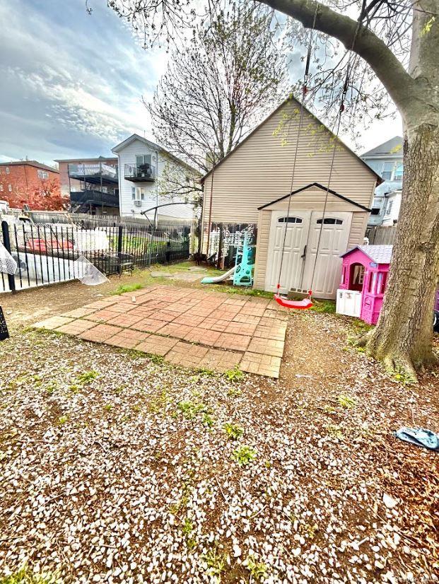2719 Hering Avenue thumbnail 13