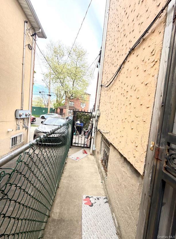 2719 Hering Avenue thumbnail 14