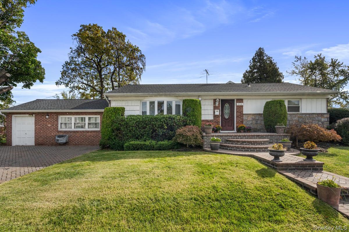 519 Bieling Road, Elmont
