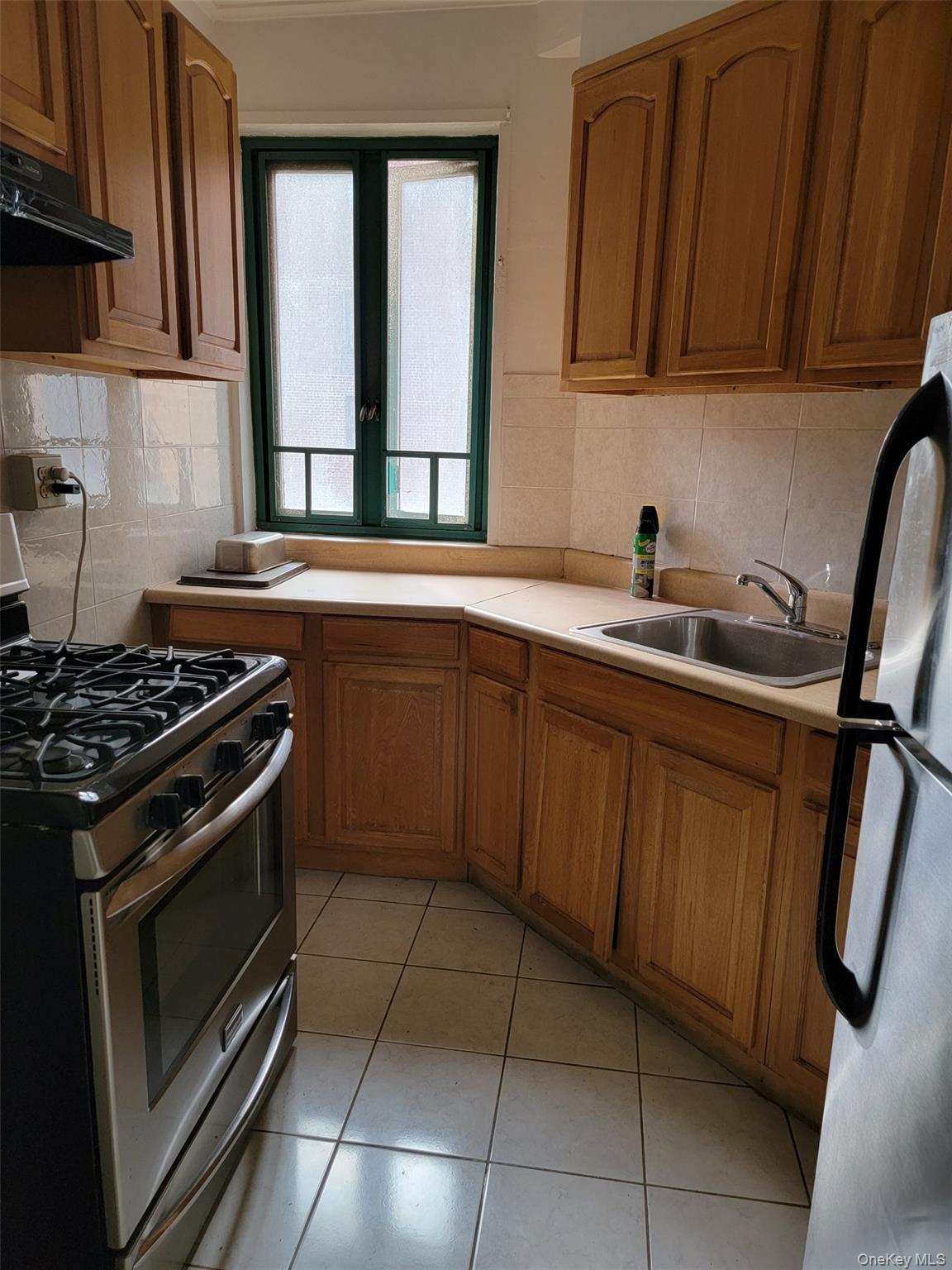 2220 E Tremont Avenue Unit: 4E, Bronx
