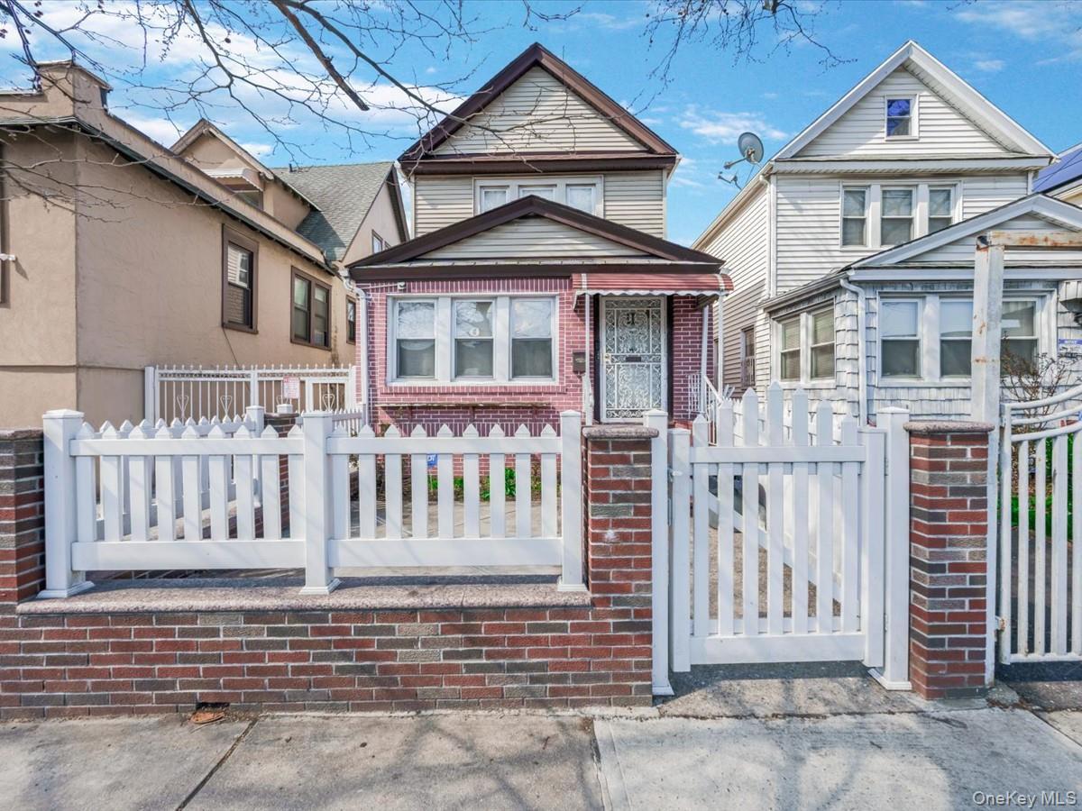 102-34 Van Wyck Expressway, Richmond Hill S.