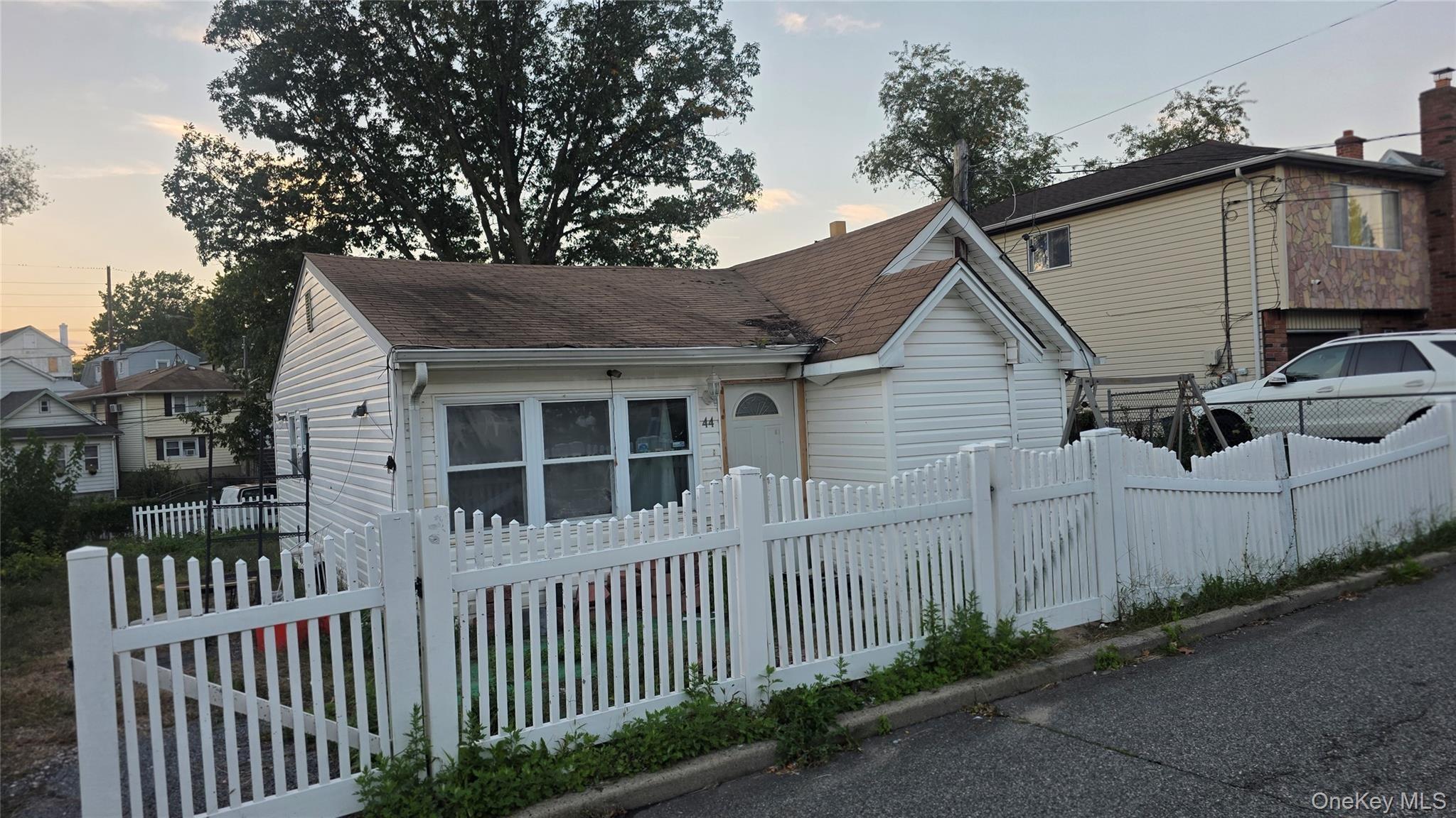 44 Carnegie Avenue, Elmont