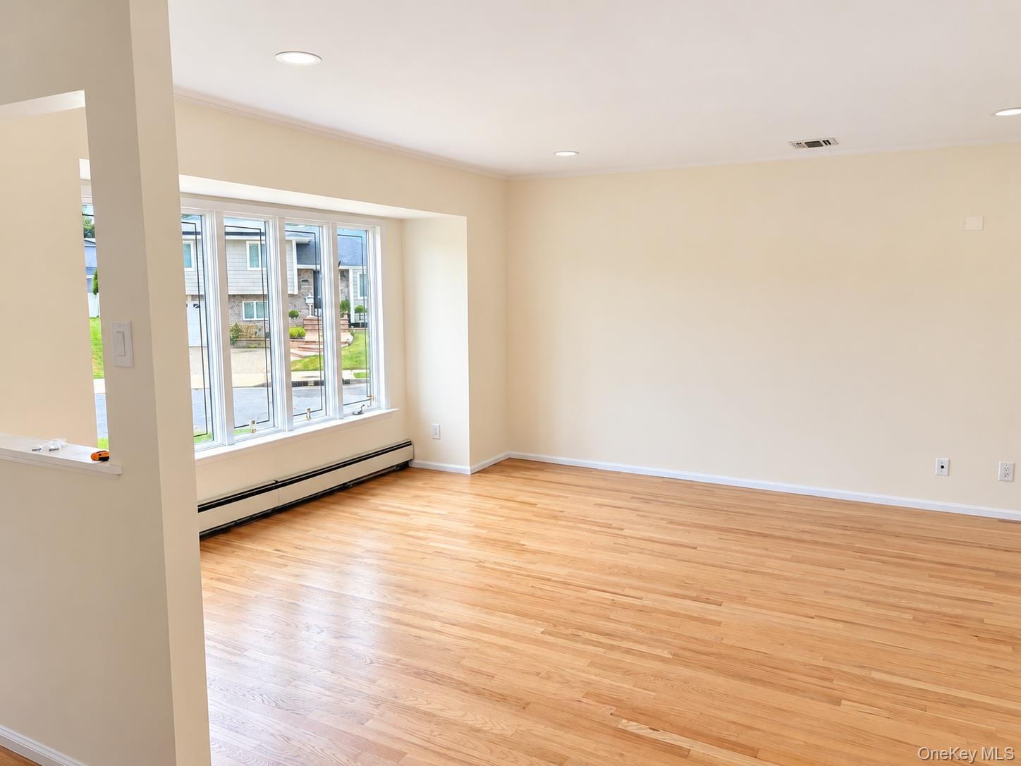 2161 Isabelle Court thumbnail 2