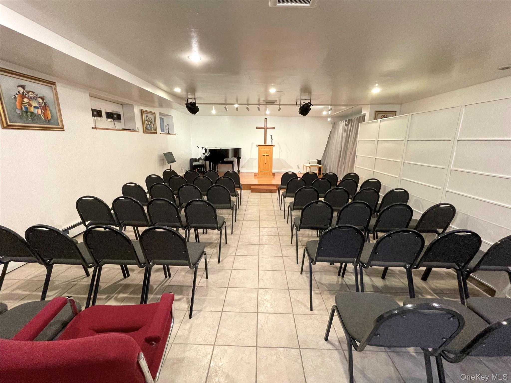 14923 Sanford Avenue Unit: A thumbnail 2