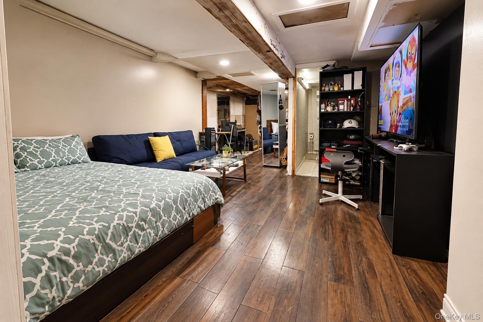 847 E 48th Street thumbnail 15