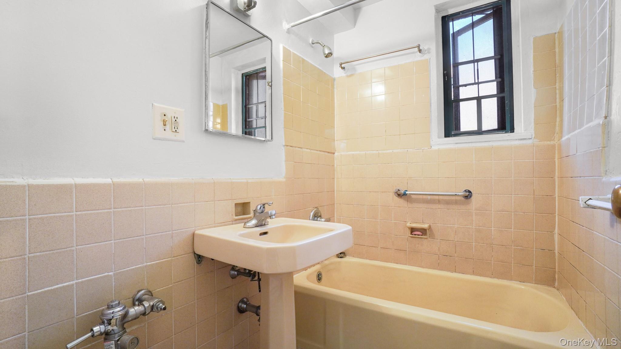 1410 Metropolitan Avenue Unit: 3I thumbnail 10
