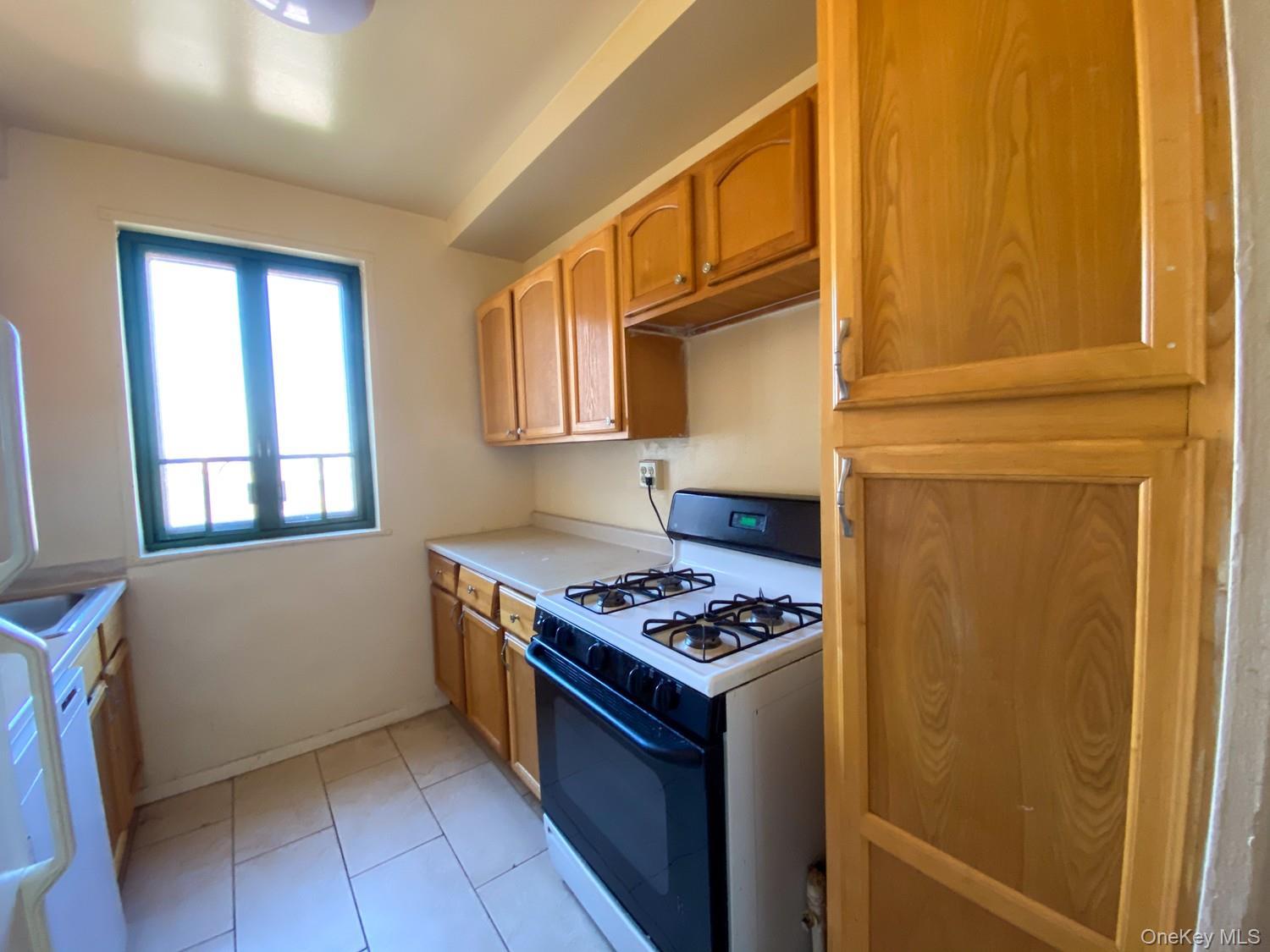 14 Metropolitan Oval Unit: 12B thumbnail 5
