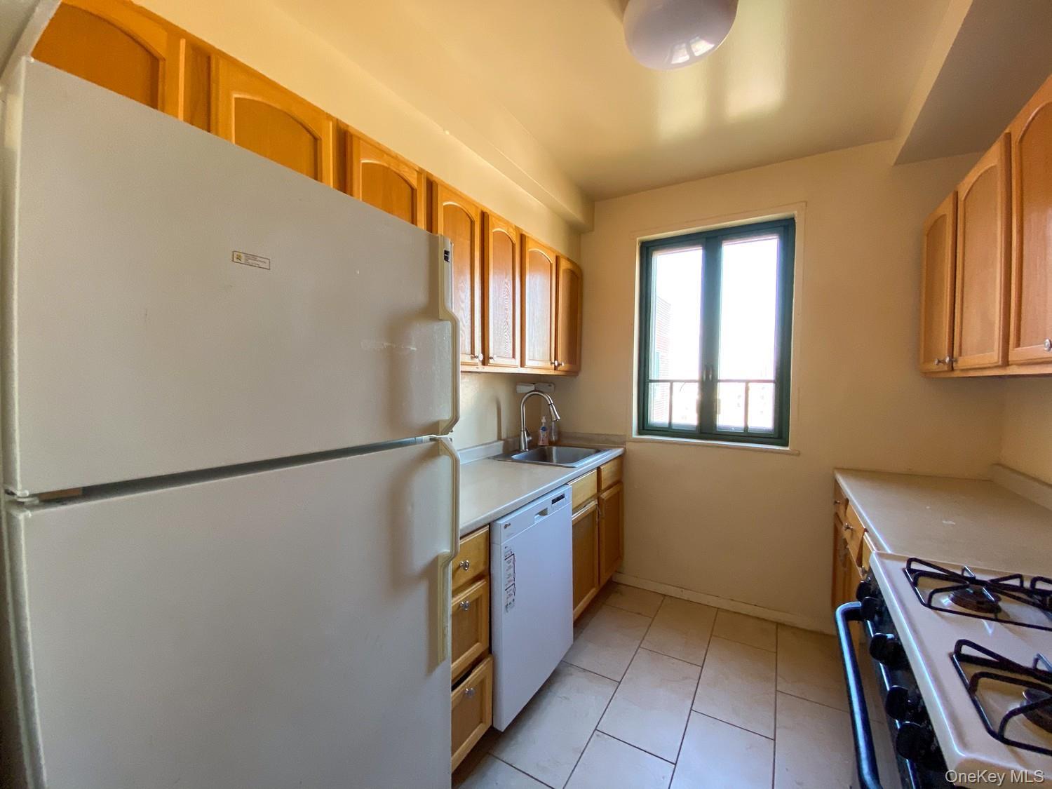14 Metropolitan Oval Unit: 12B thumbnail 3